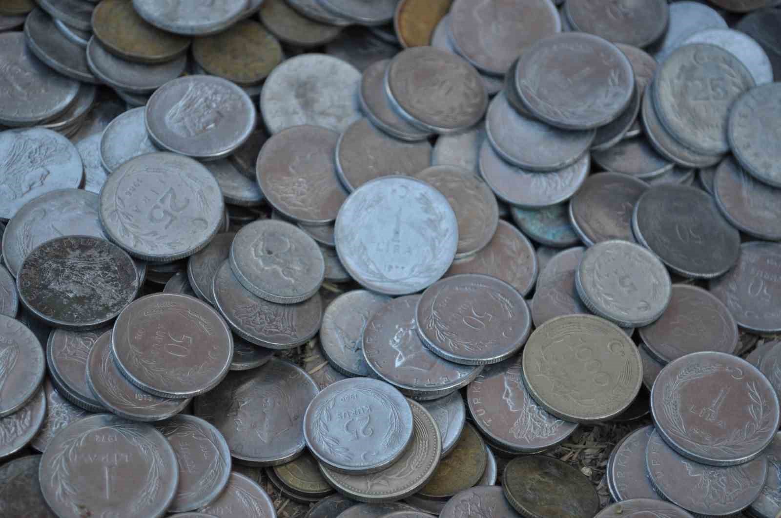 eskiden-odeme-olarak-aldigi-paralari-gunumuzde-hurda-olarak-satiyor