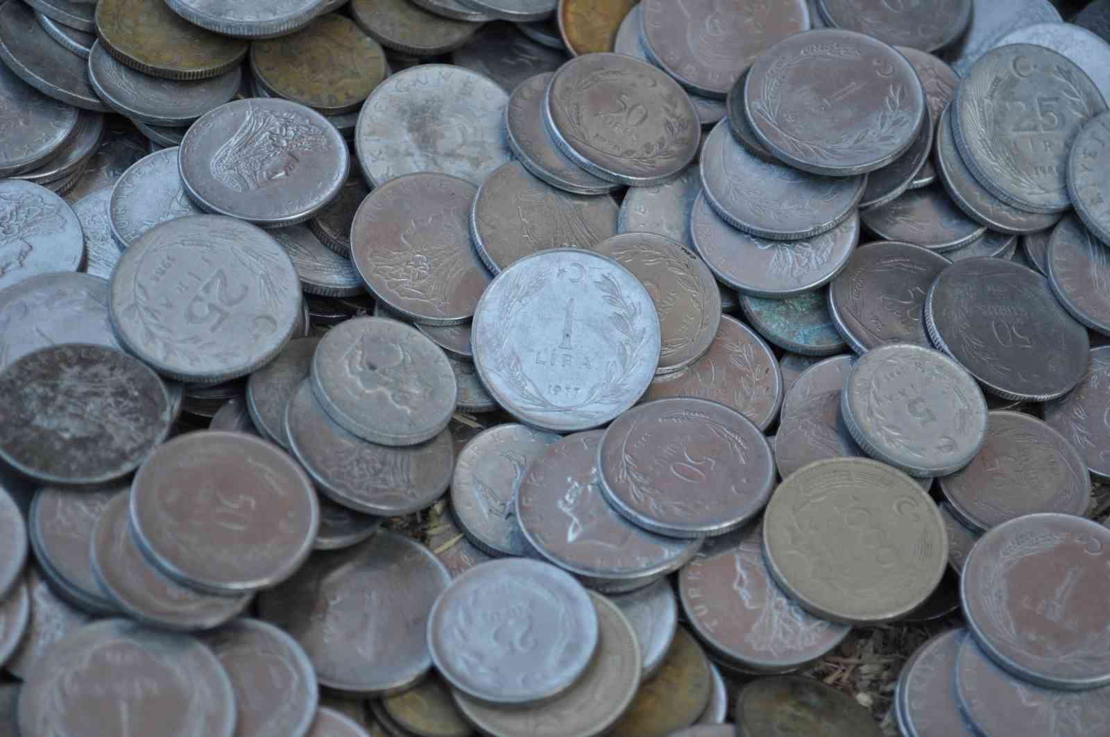 eskiden-odeme-olarak-aldigi-paralari-gunumuzde-hurda-olarak-satiyor