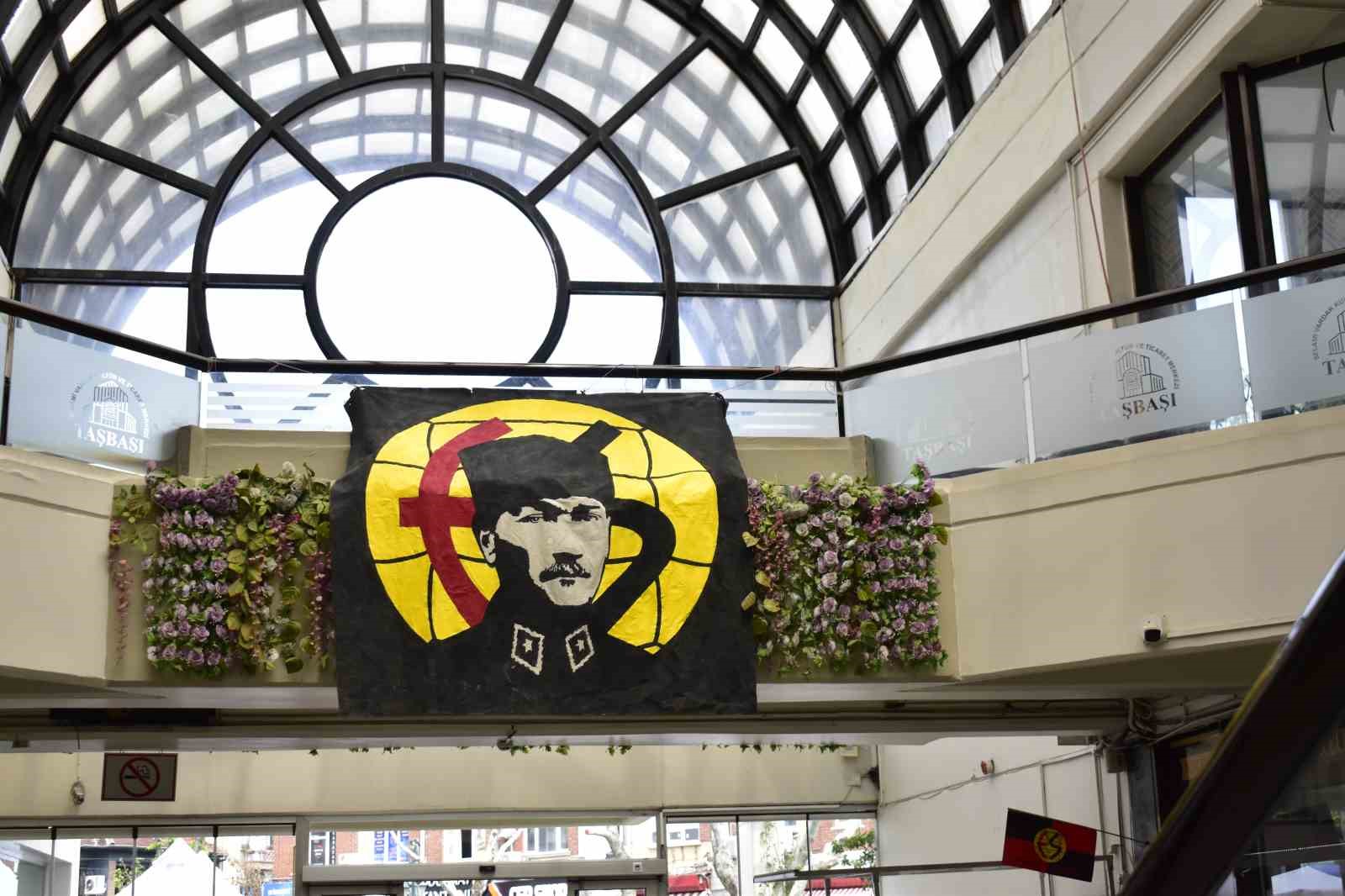 eskisehirde-mac-heyecani-kent-kirmizi-siyaha-burundu