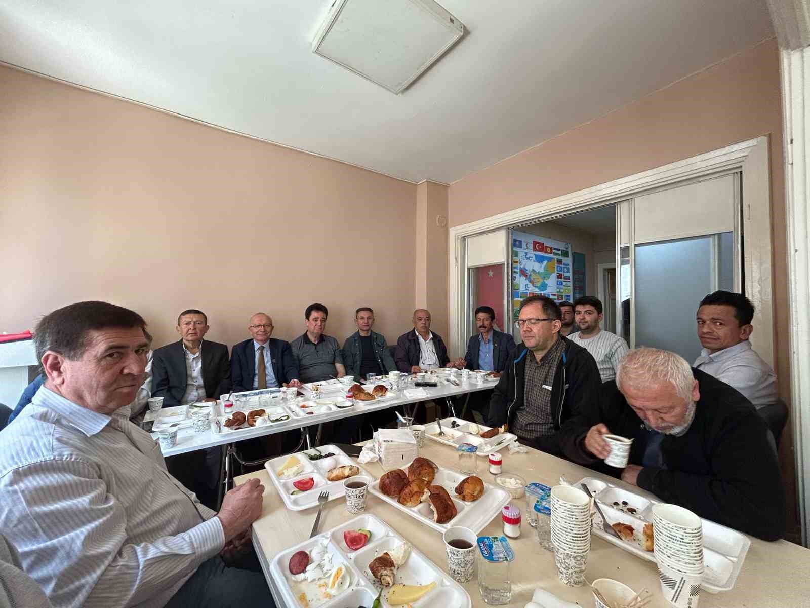 eskisehirde-okuyan-turk-dunyasi-ogrenci-temsilcileri-kahvaltida-bir-araya-geldi