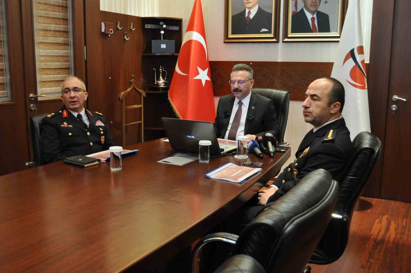 eskisehirdeki-sokak-olaylarinda-5-polis-memuru-yaralandi