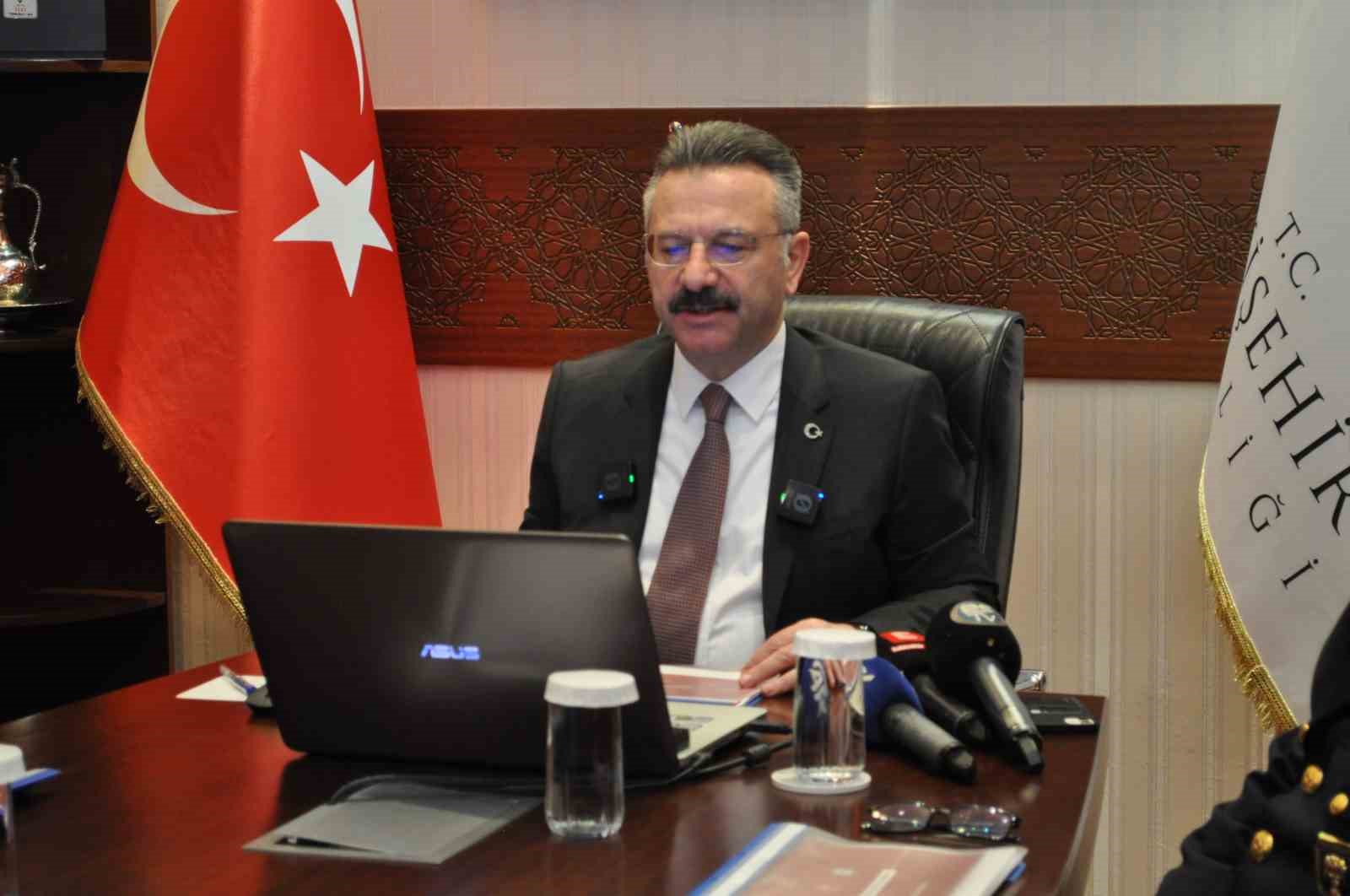 eskisehirdeki-sokak-olaylarinda-5-polis-memuru-yaralandi