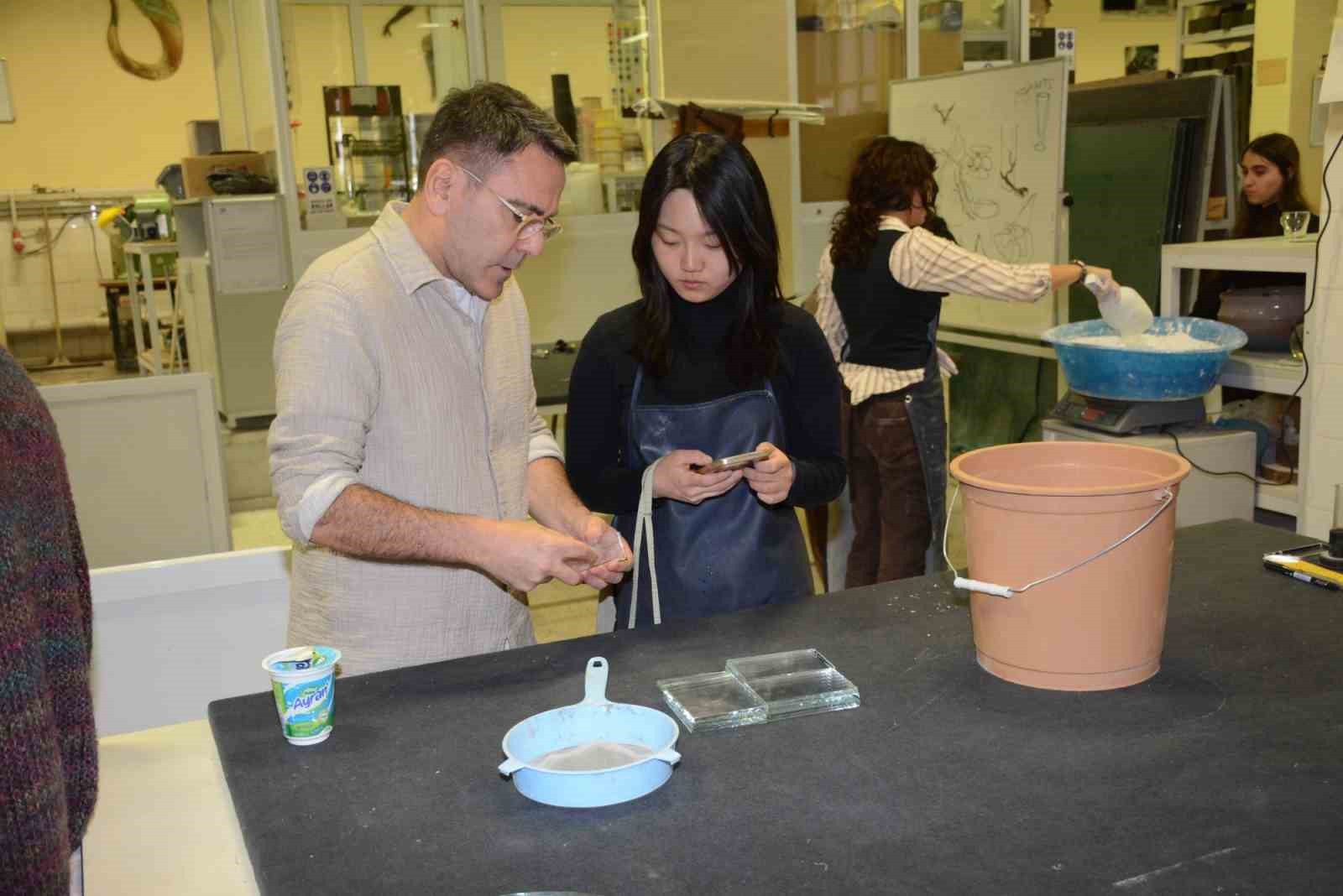 guzel-sanatlar-fakultesi-40-yilinda-uluslararasi-cam-sanati-etkinligine-ev-sahipligi-yapiyor