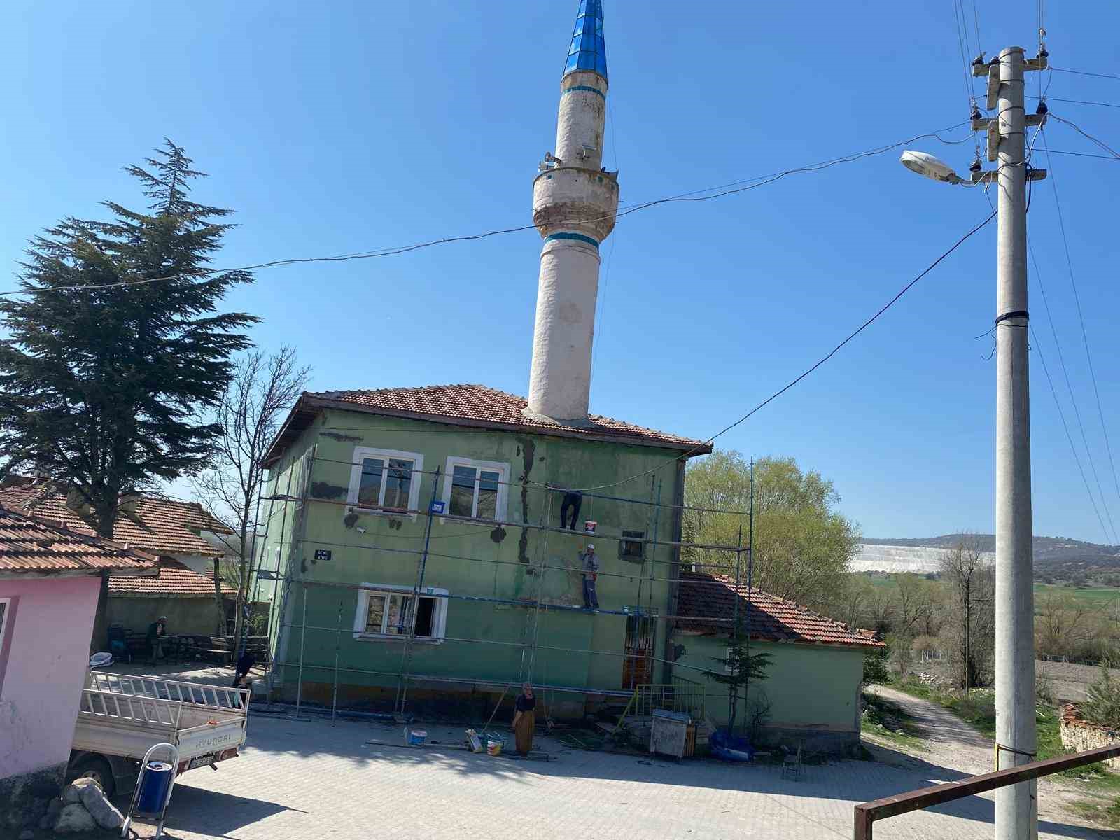 hayirsever-aile-gemic-mahalle-camisi-icin-harekete-gecti