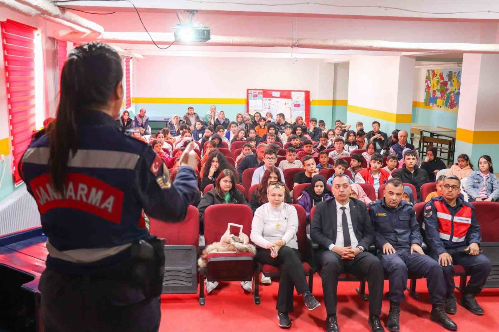 jandarma-kadina-yonelik-siddetle-ilgili-bilgilendirdi