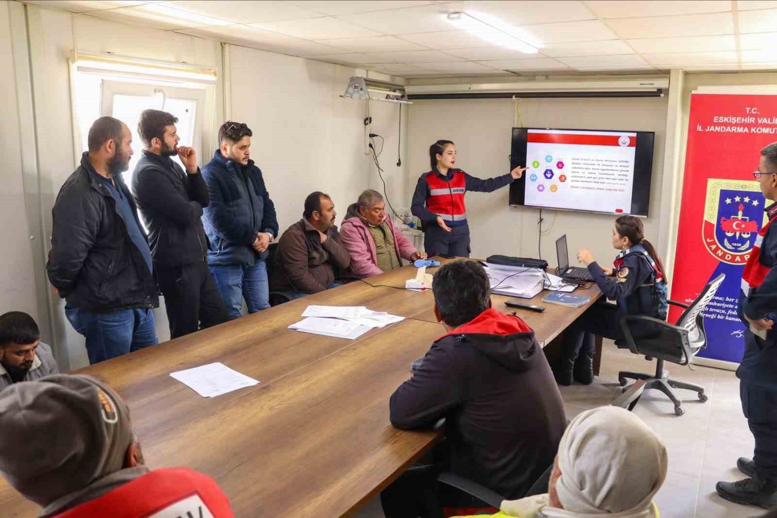 jandarma-kadina-yonelik-siddetle-ilgili-bilgilendirdi