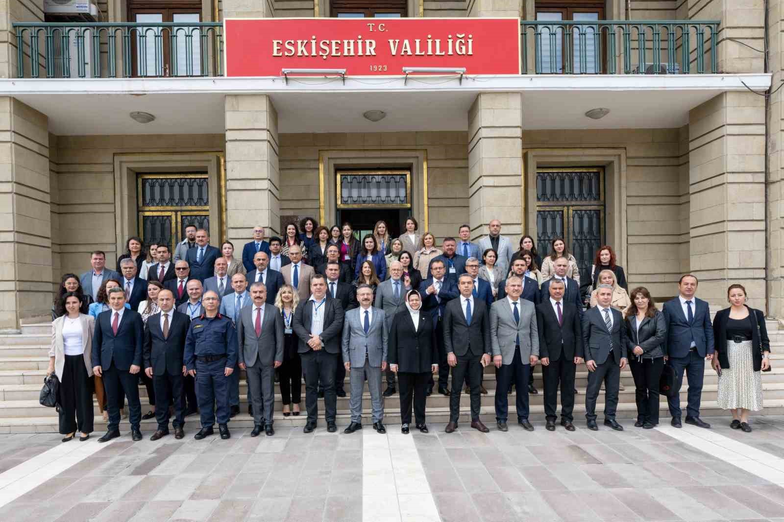 kriz-ve-afet-zamanlarinda-bagimlilikla-mucadelede-kamu-stk-is-birligi-toplantisi-yapildi