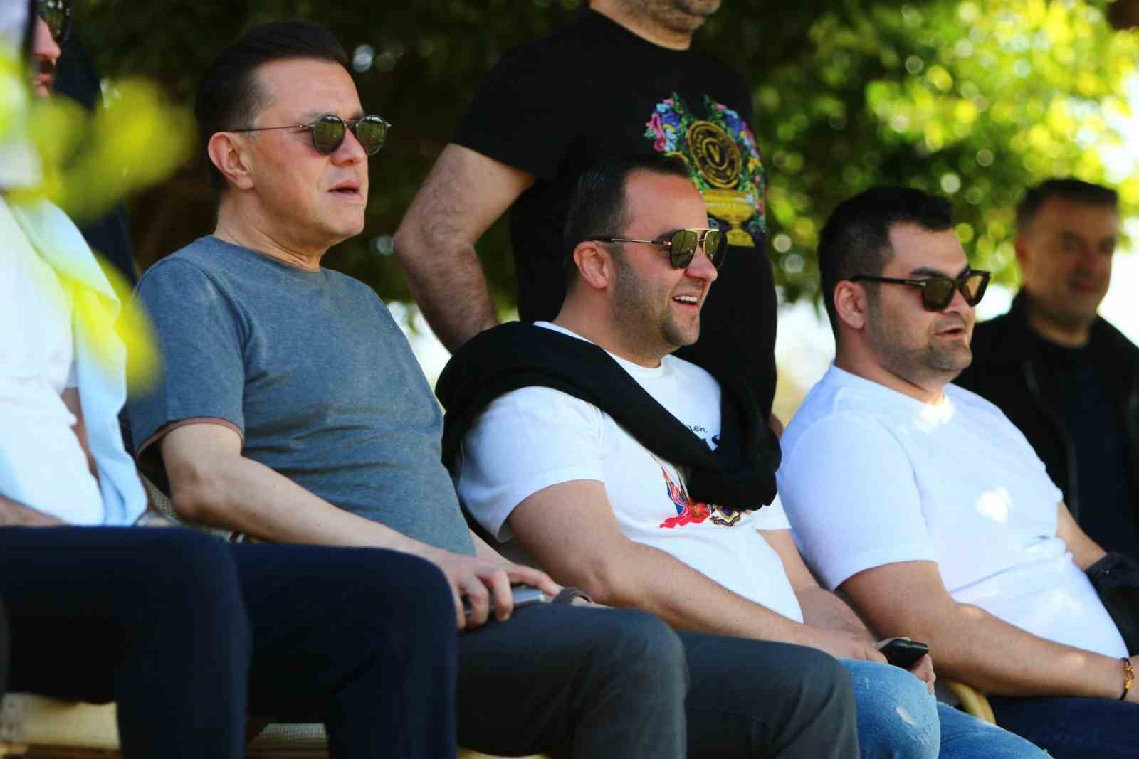 milletvekili-hatipoglu-eskisehirspor-oyunculariyla-bir-araya-geldi