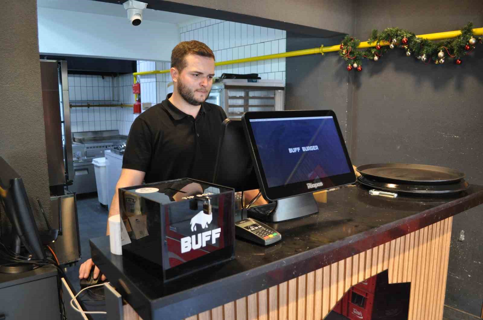 milyonlarca-borcu-olan-isletme-sahibi-icerisinde-bulundugu-durumu-mizaha-vurdu