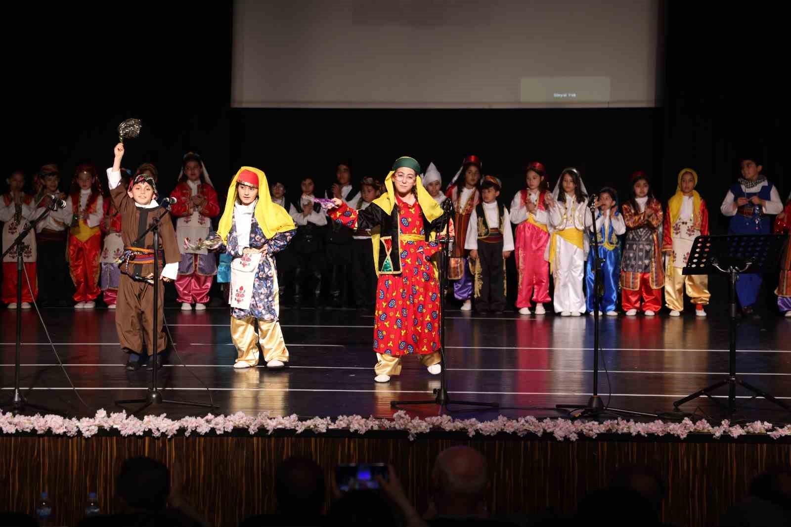 odunpazari-belediyesi-ingilizce-atolyesi-kursiyerleri-ingilizce-gecesi-duzenledi