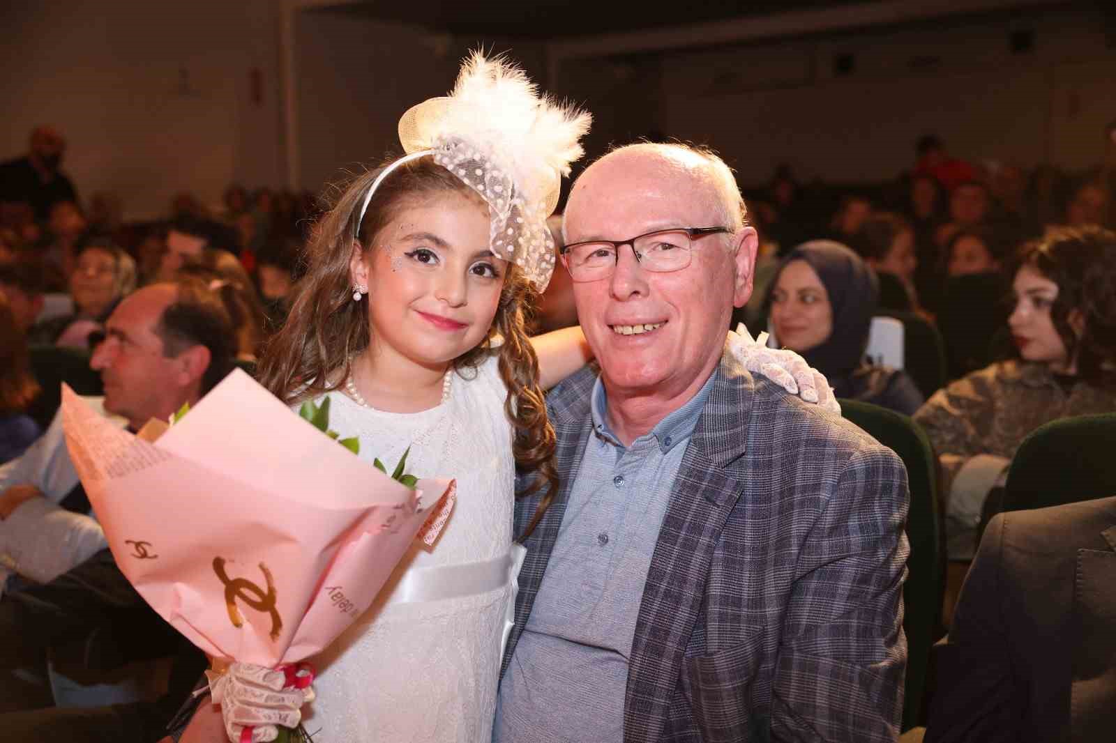 odunpazari-belediyesi-ingilizce-atolyesi-kursiyerleri-ingilizce-gecesi-duzenledi