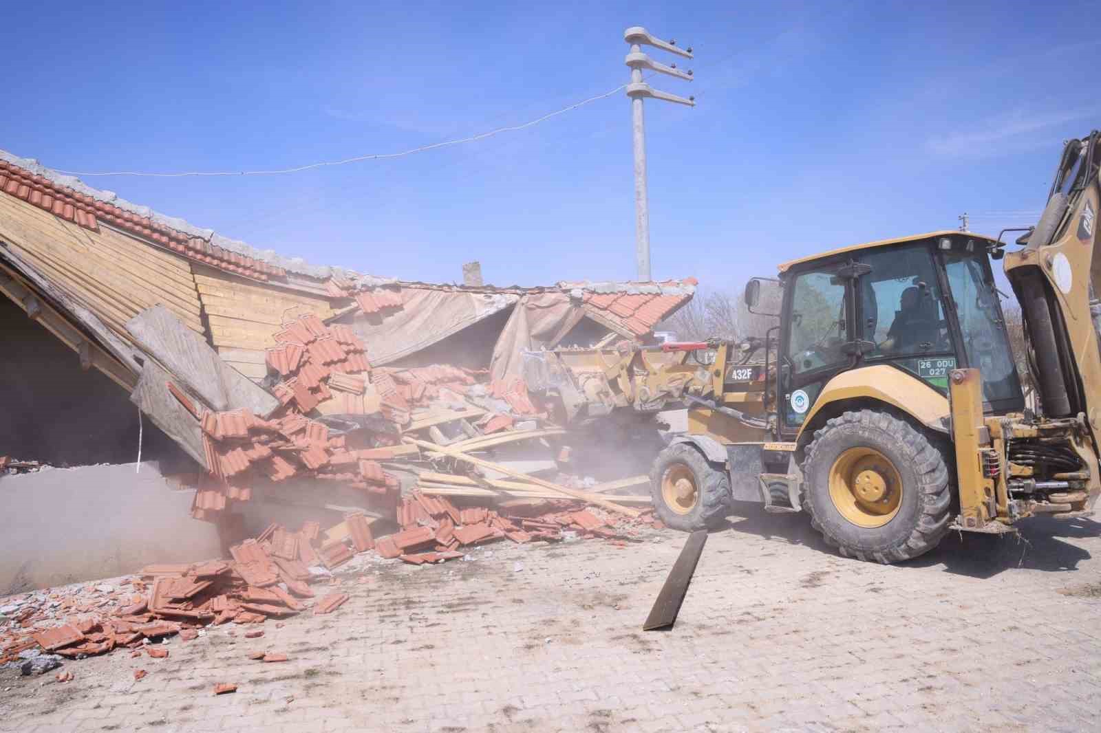 odunpazari-belediyesinden-kacak-yapilarla-kararli-mucadele