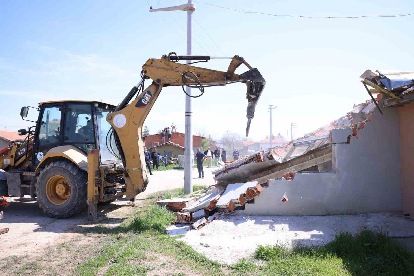 odunpazari-belediyesinden-kacak-yapilarla-kararli-mucadele