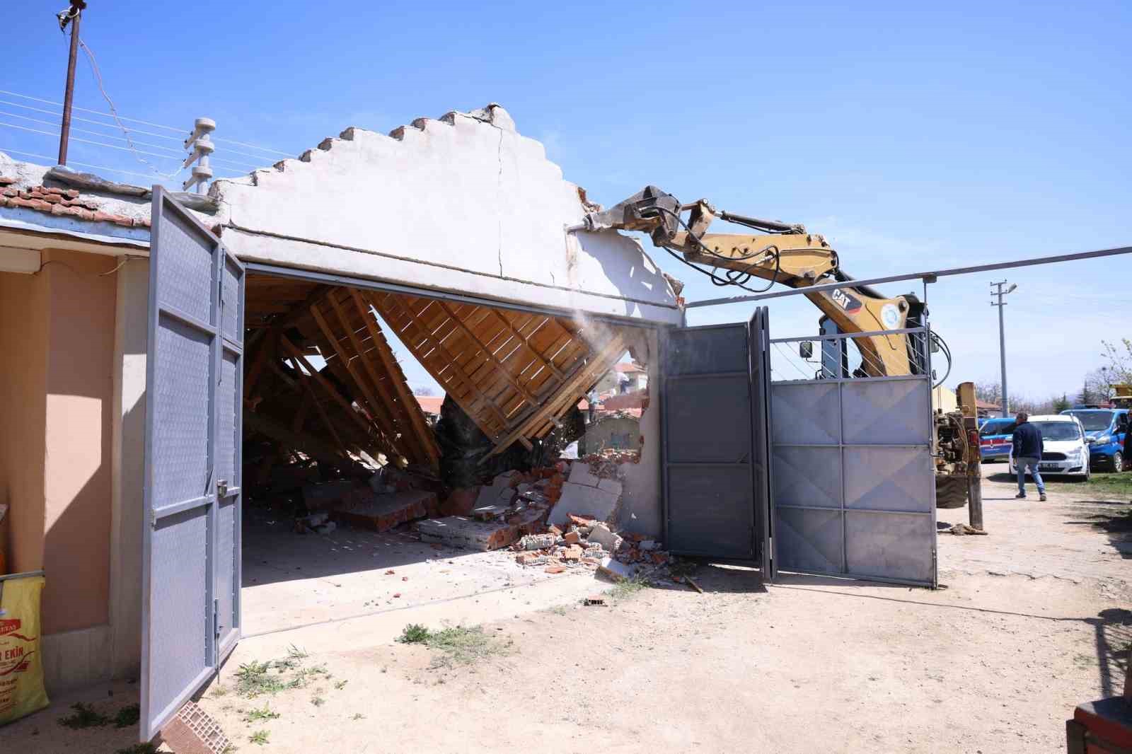 odunpazari-belediyesinden-kacak-yapilarla-kararli-mucadele