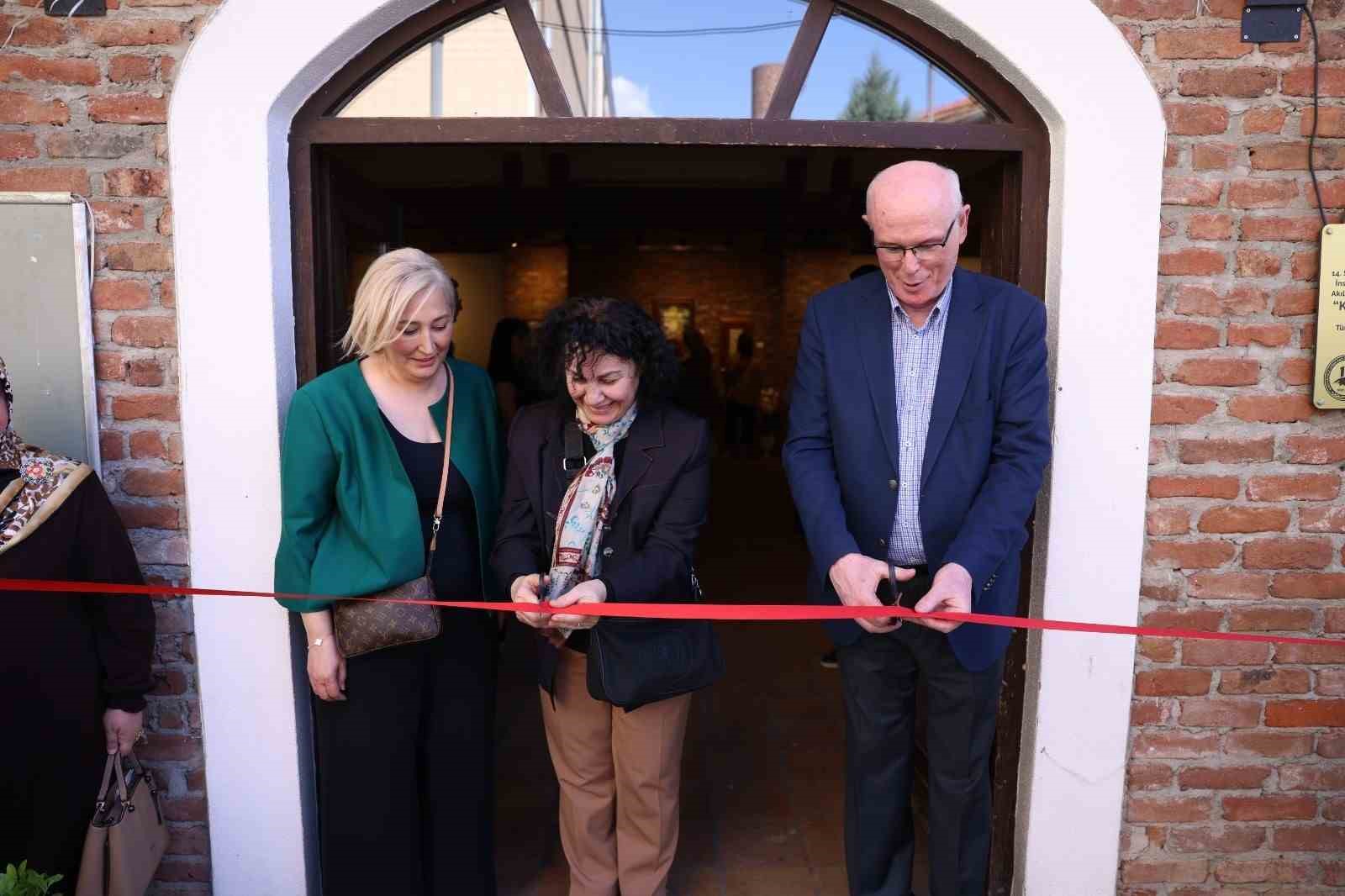 ozgun-yorumlar-tasiyan-tezhip-calismalari-sanatseverlerle-bulustu