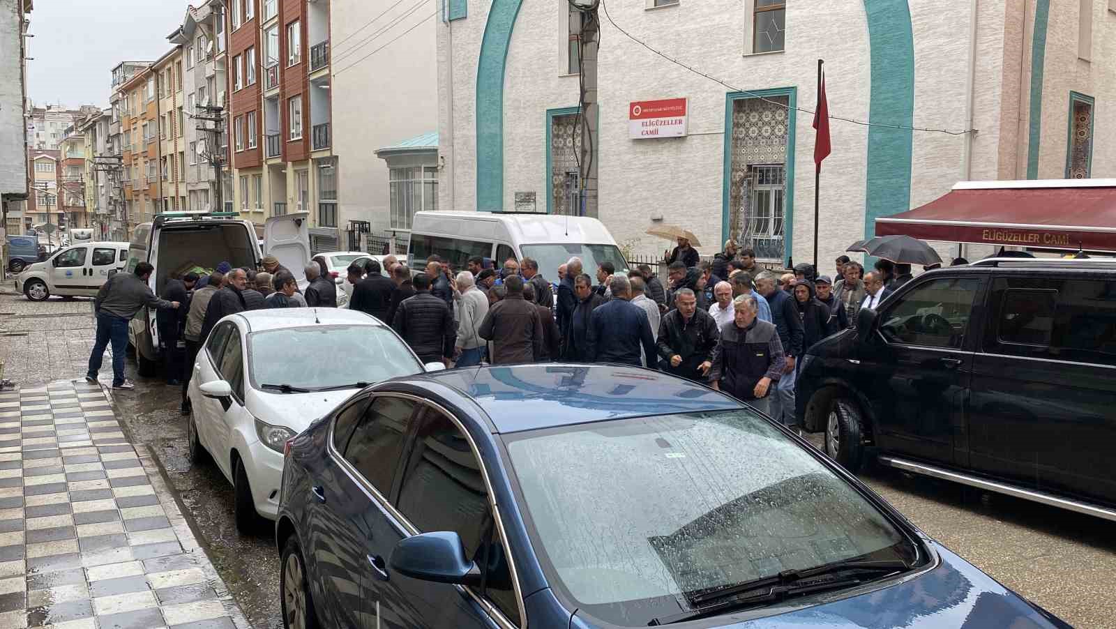 parasut-kazasinda-olen-2-arkadas-eskisehirde-defnedildi