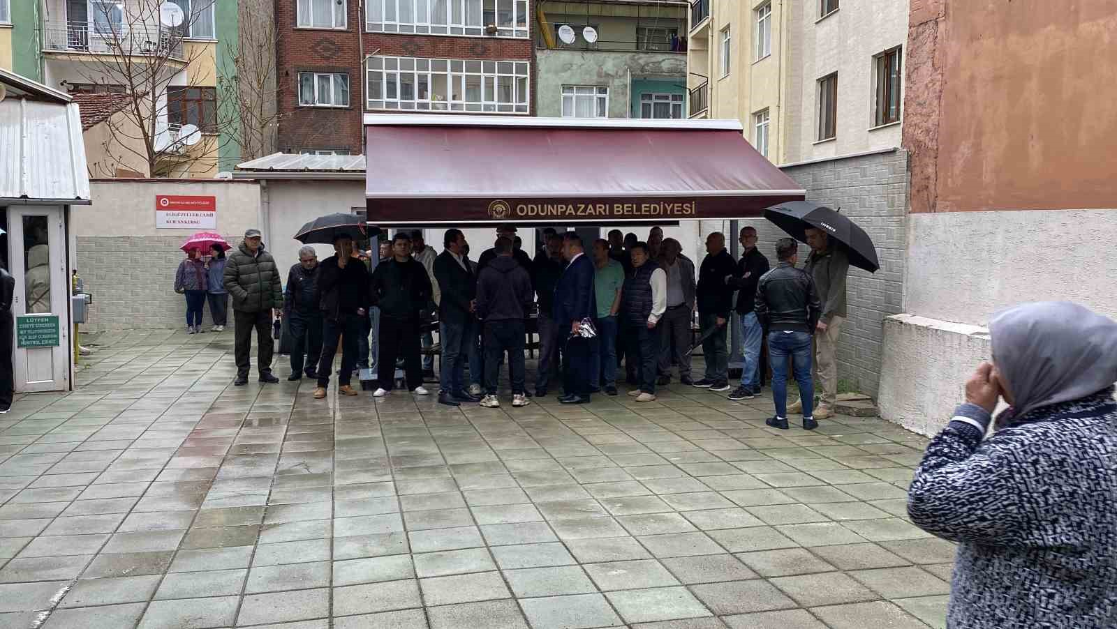 parasut-kazasinda-olen-2-arkadas-eskisehirde-defnedildi