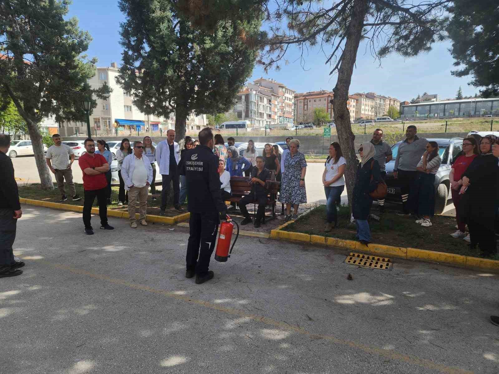 saglik-personeline-yonelik-acil-durum-tahliye-tatbikati-duzenlendi