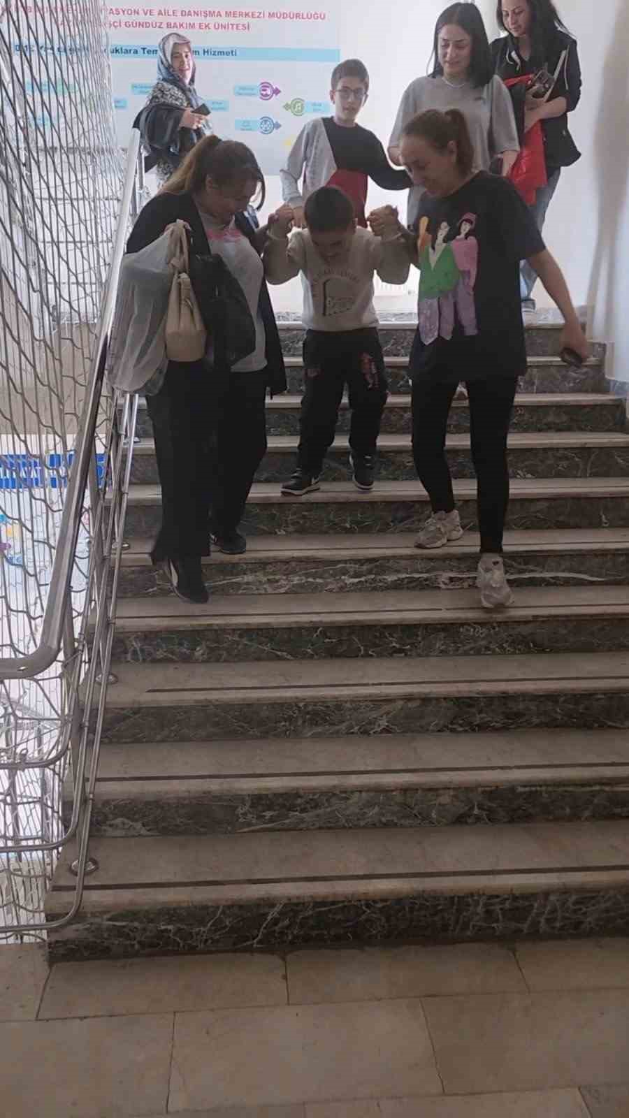 saglik-personeline-yonelik-acil-durum-tahliye-tatbikati-duzenlendi