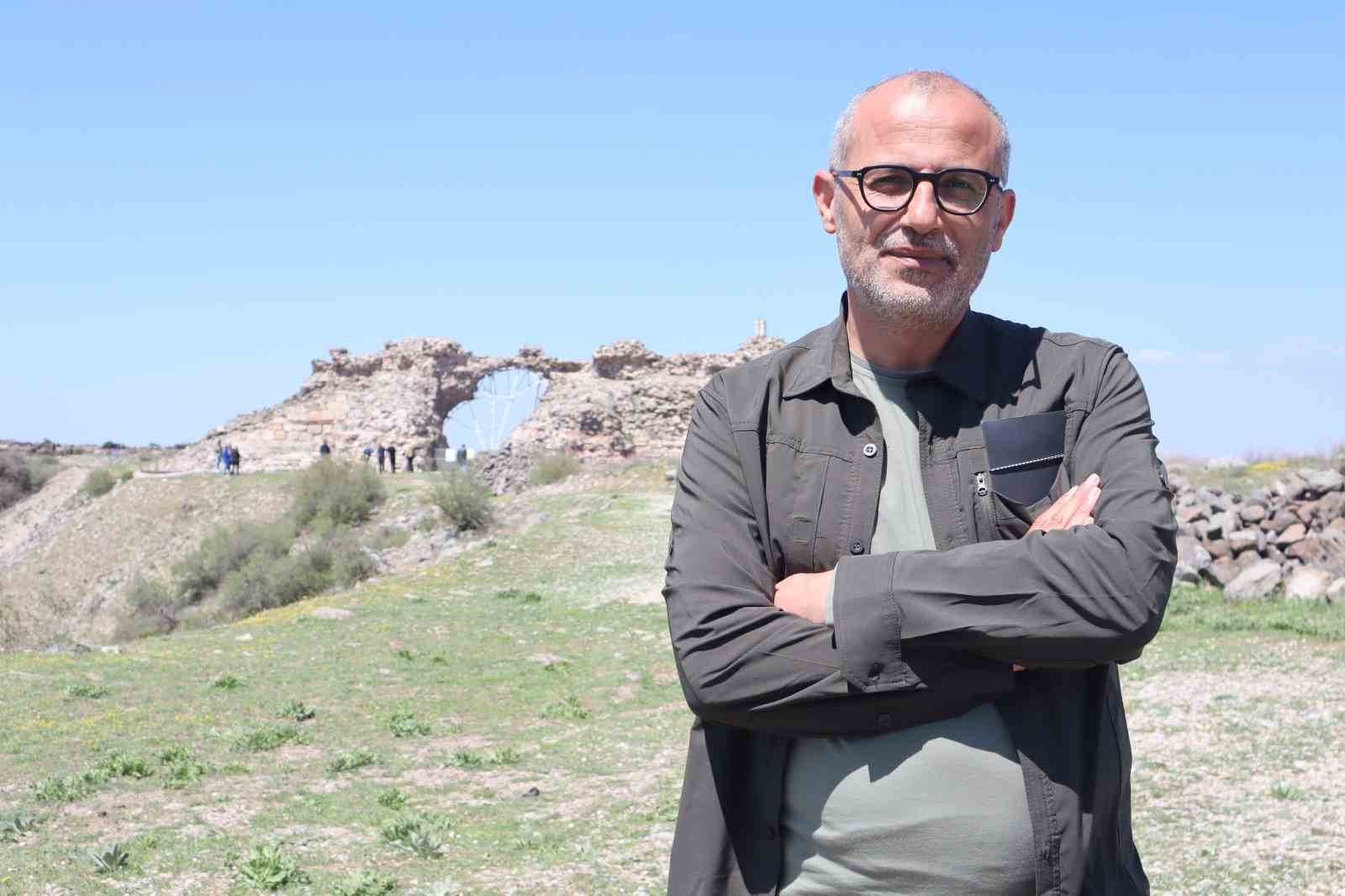 tarih-ogretmenleri-osmanli-devletinden-miras-kalan-karacahisar-kalesini-gezdi