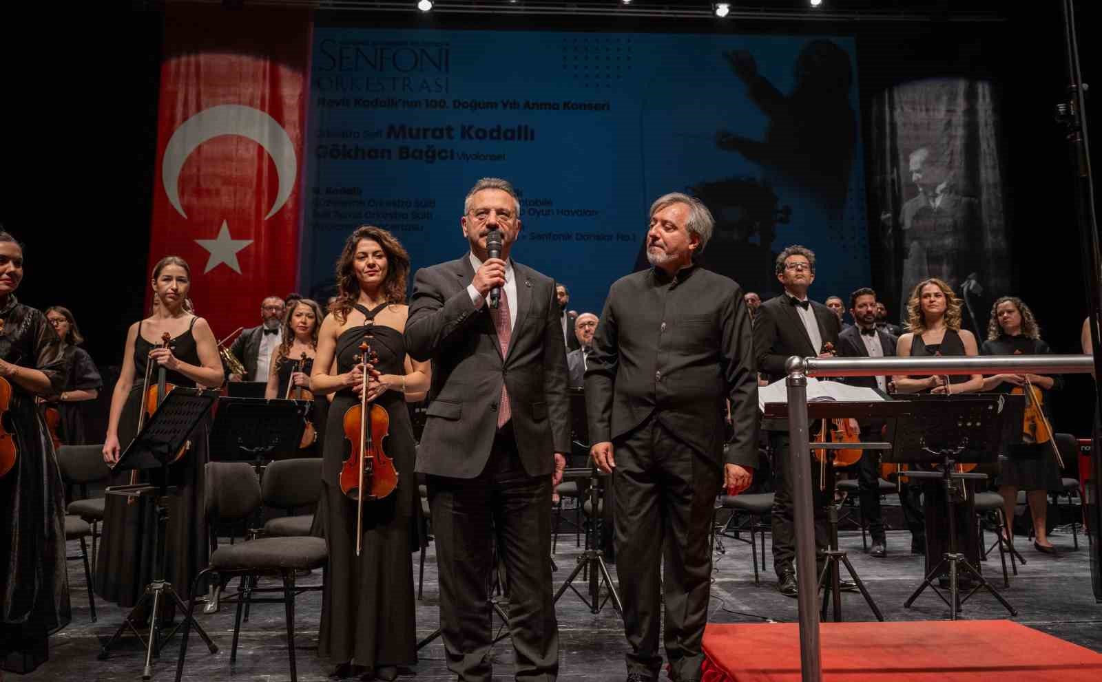 vali-aksoy-nevit-kodallinin-anisina-duzenlenen-konsere-katildi