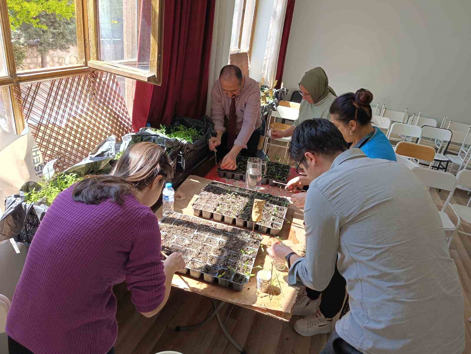 yukumlulerin-ektigi-tohumlardan-cikacak-urunler-ihtiyac-sahiplerine-dagitilacak