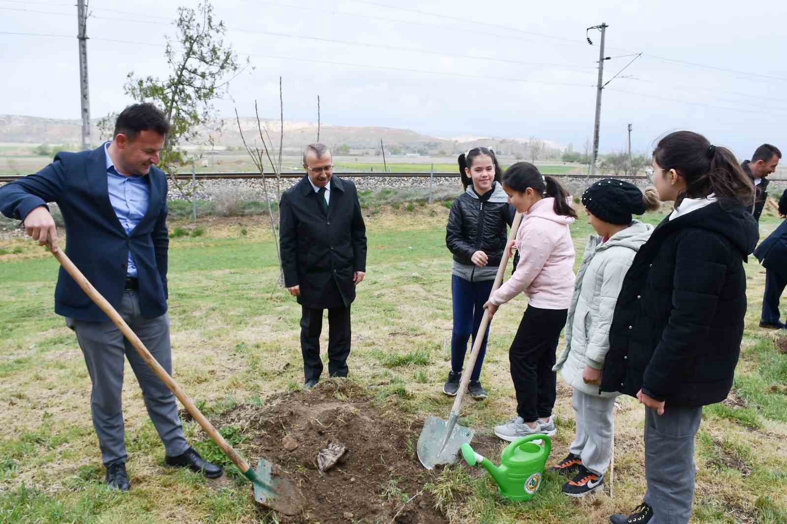yunus-emrenin-yolu-cocuklarin-umudunda-suruyor