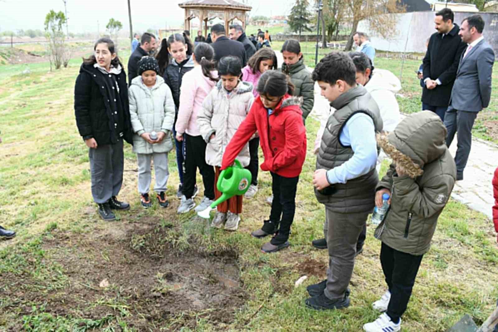 yunus-emrenin-yolu-cocuklarin-umudunda-suruyor