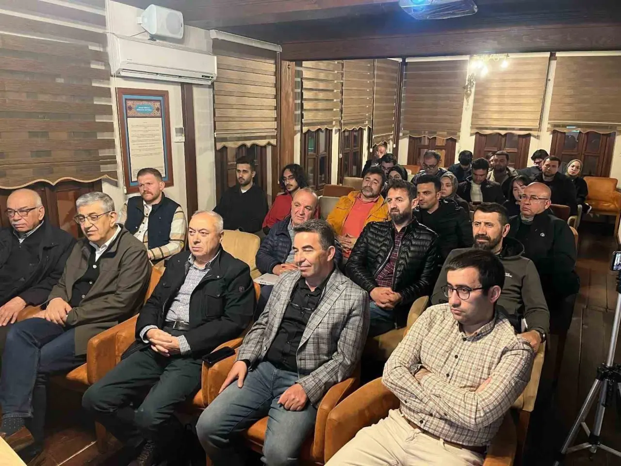 eskisehir-turk-ocaginda-gec-osmanlidan-gunumuze-insaat-yatirimlari-uzerinden-turk-modernizmi