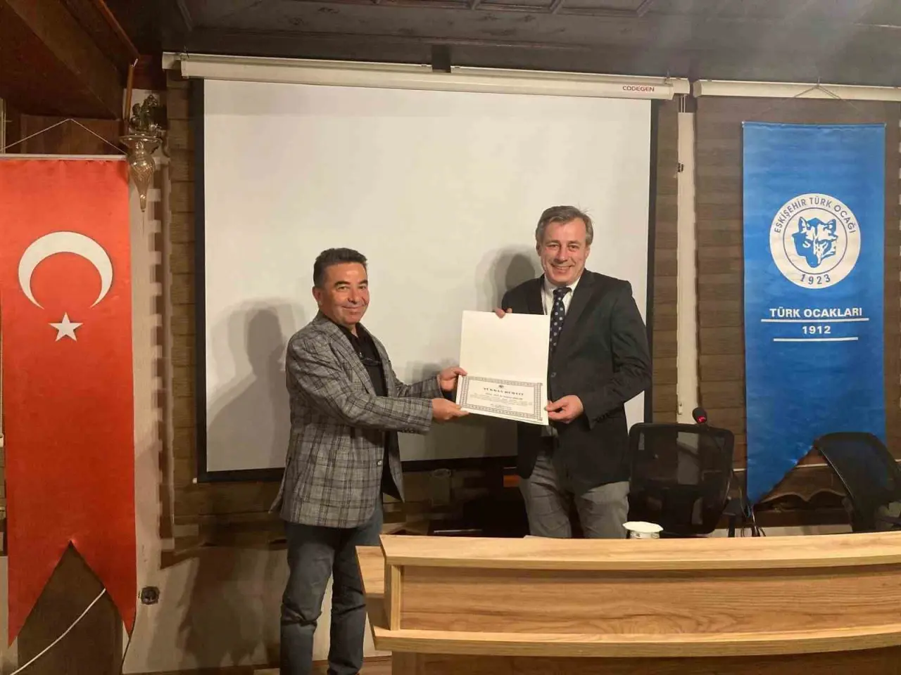 eskisehir-turk-ocaginda-gec-osmanlidan-gunumuze-insaat-yatirimlari-uzerinden-turk-modernizmi