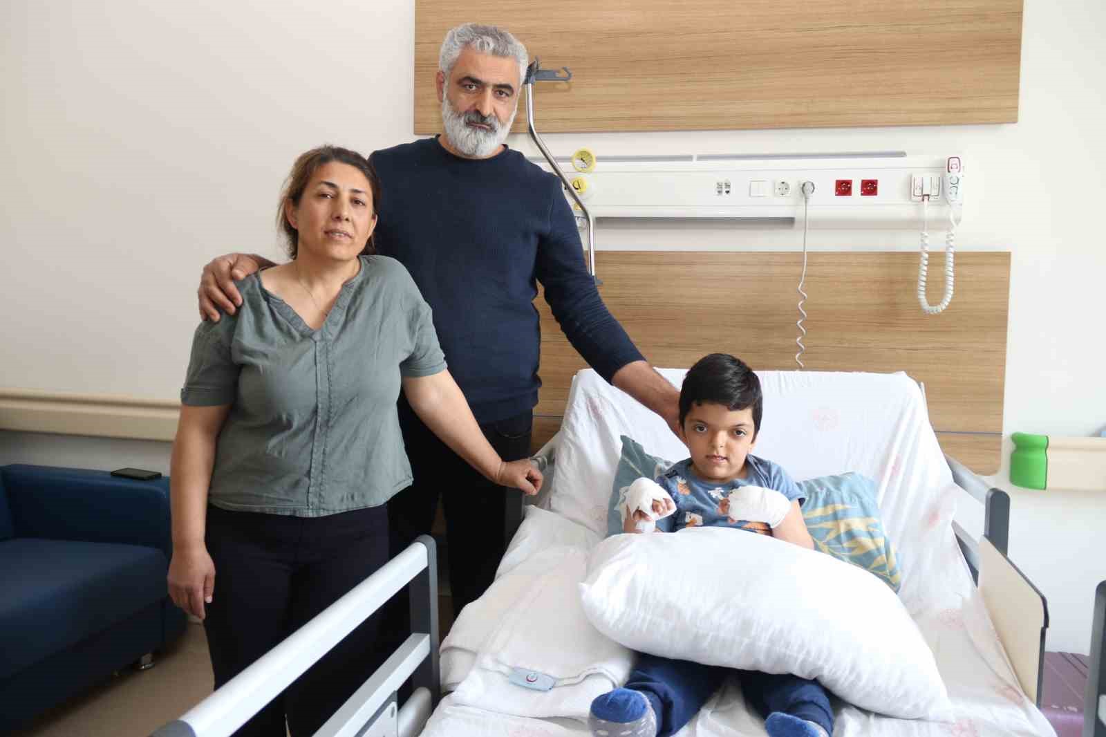 doktorlarin-ismini-yeni-duydugu-rahatsizlik-eskisehirde-tedavi-edildi-10-parmagi-acildi