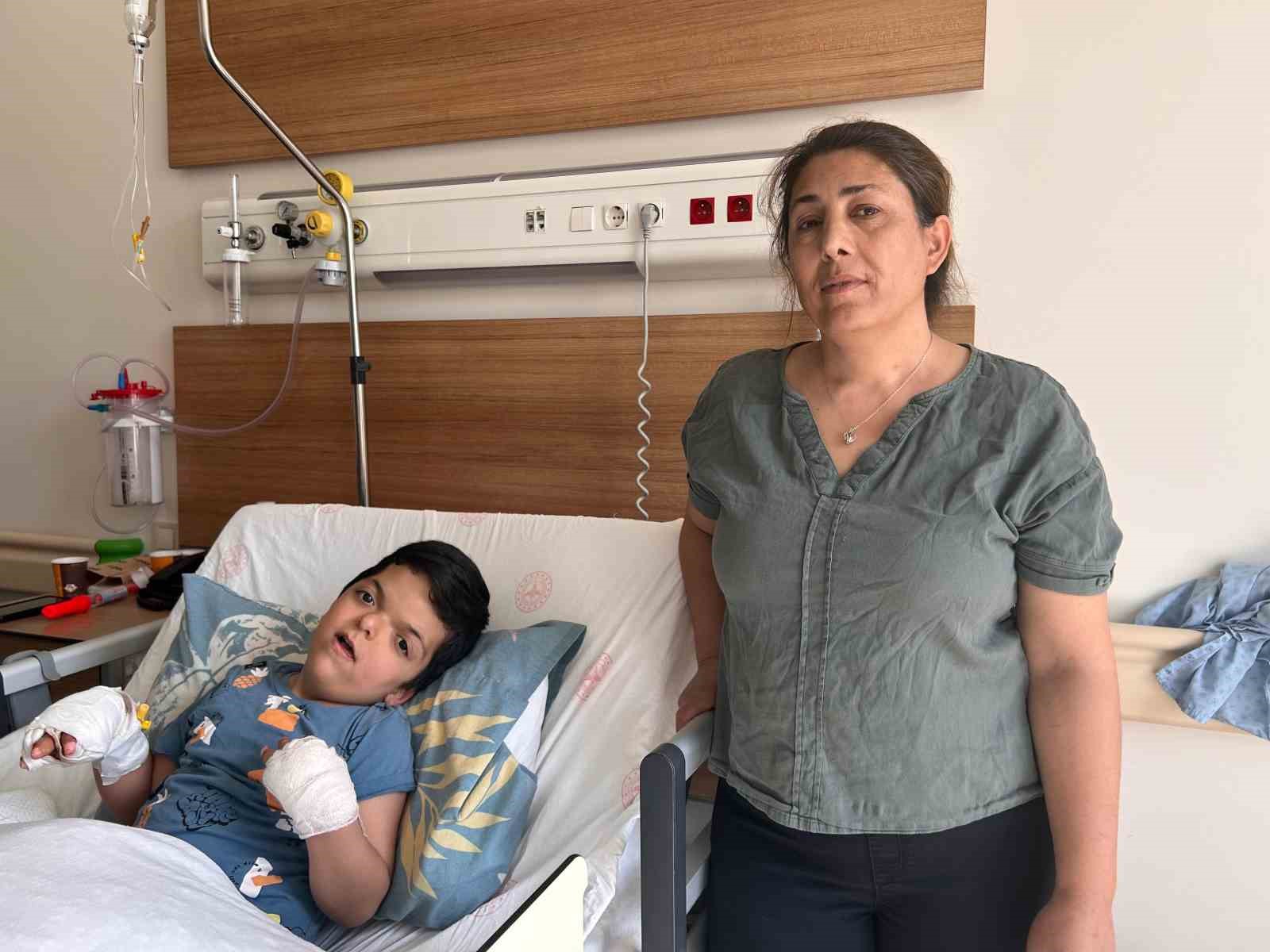 doktorlarin-ismini-yeni-duydugu-rahatsizlik-eskisehirde-tedavi-edildi-10-parmagi-acildi