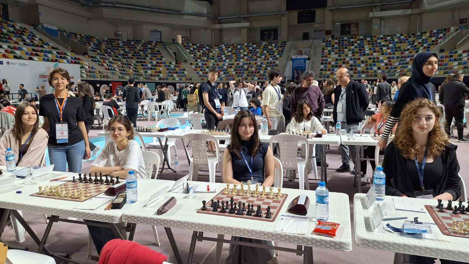 eskisehir-fatih-fen-lisesi-kiz-satranc-takiminin-buyuk-basarisi