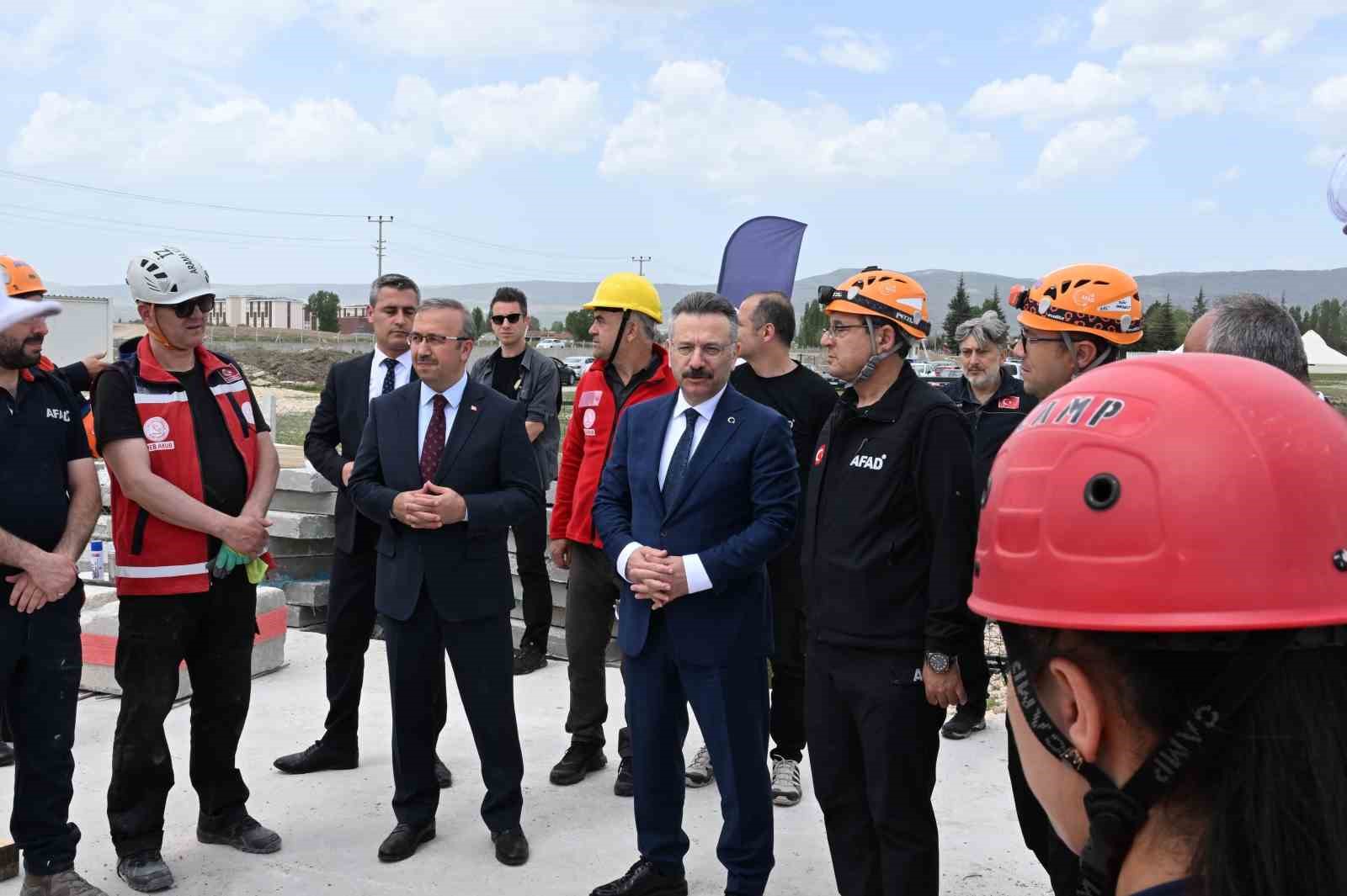 eskisehirde-ogretmenlere-depremde-arama-kurtarma-egitimi-verildi