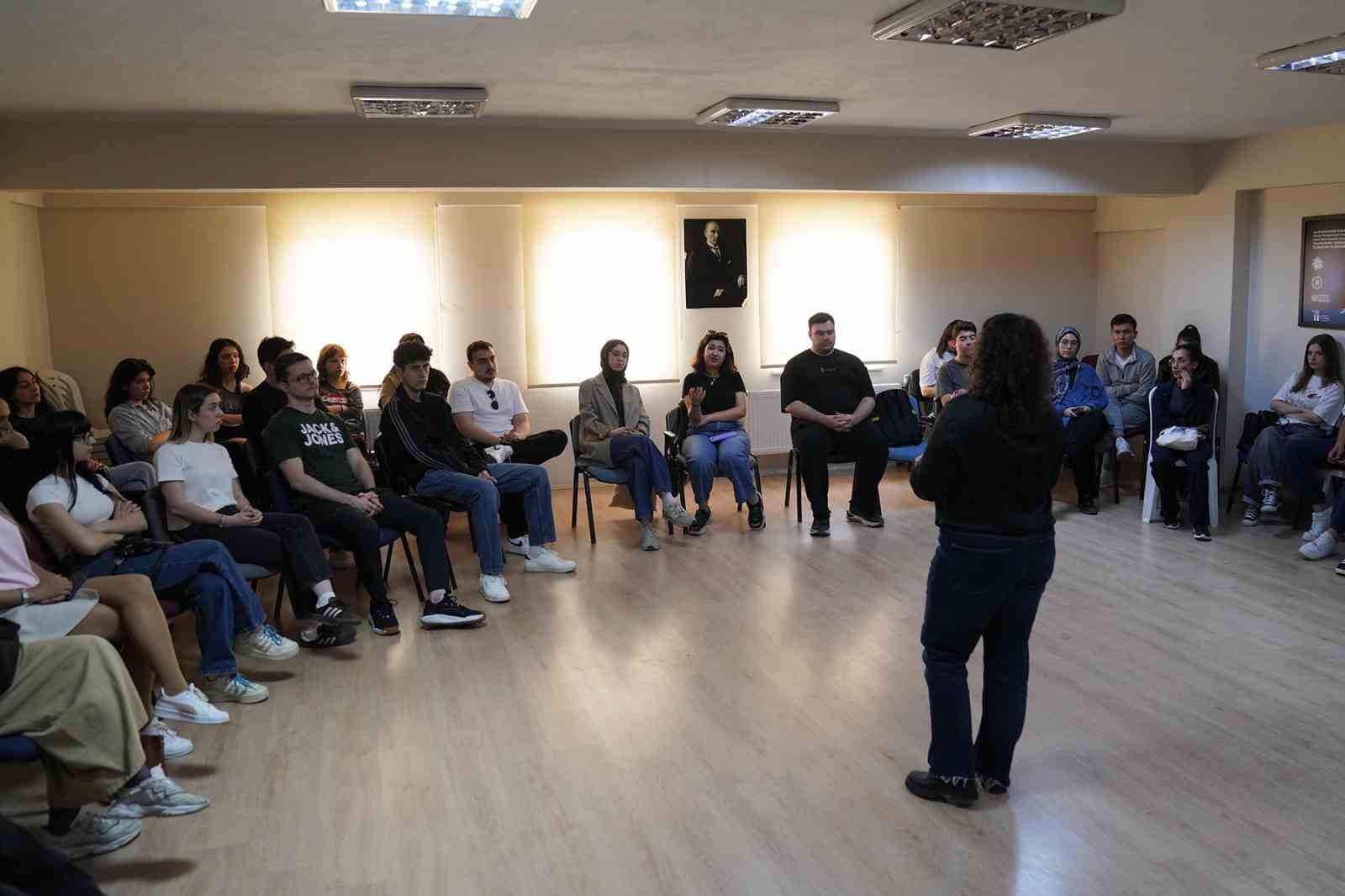 genclere-toplumsal-cinsiyet-esitligi-ve-flort-siddeti-anlatildi