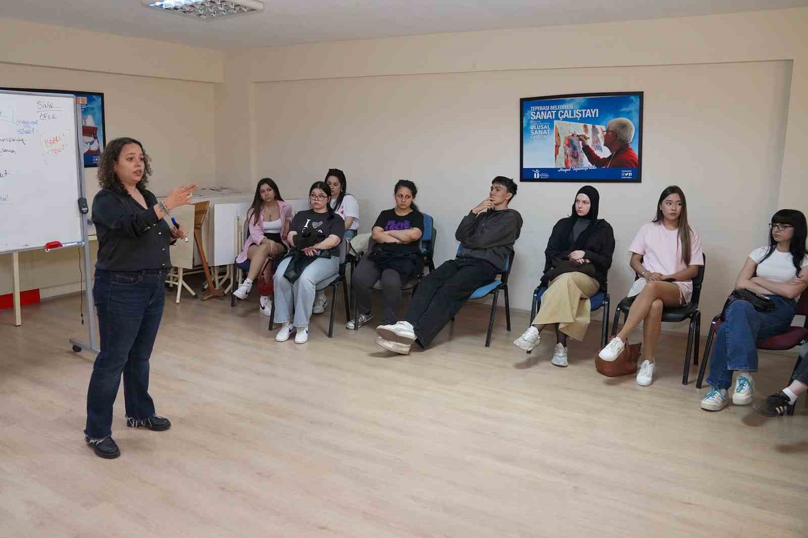 genclere-toplumsal-cinsiyet-esitligi-ve-flort-siddeti-anlatildi