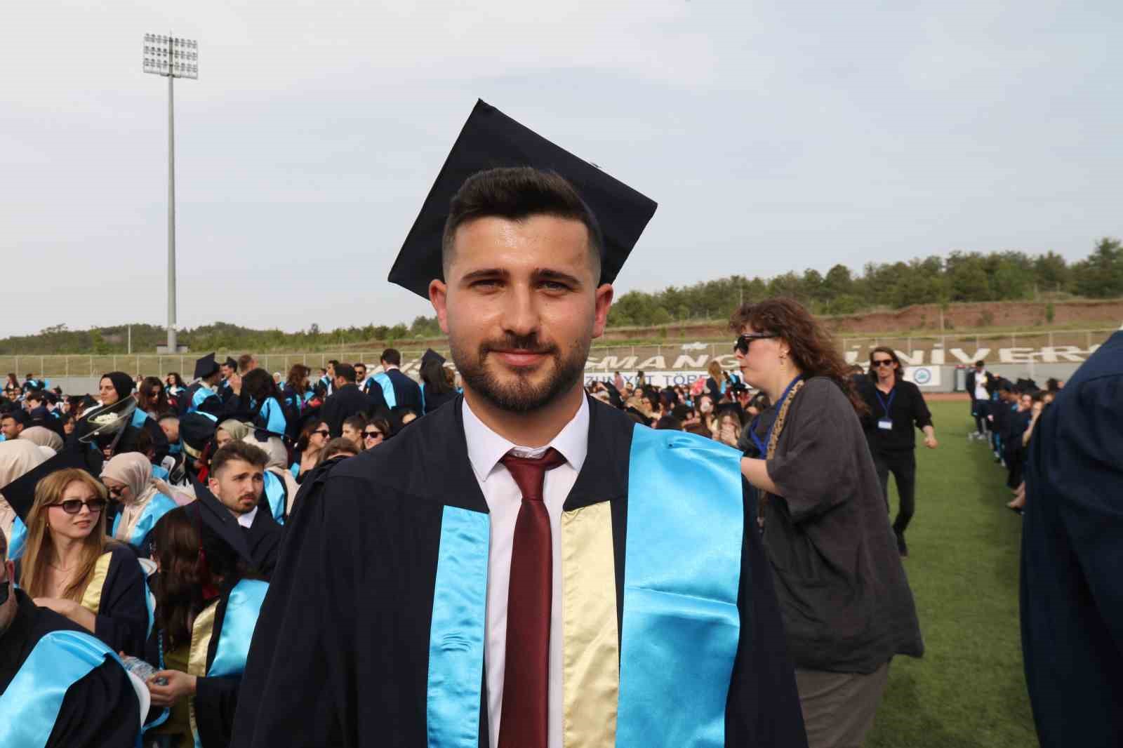 kep-takan-sevimli-at-4-bin-500-ogrenci-ile-birlikte-mezun-oldu