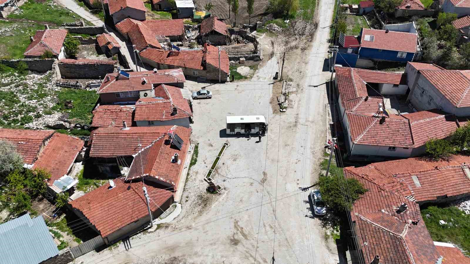 marketini-sirtina-sarip-koyleri-gezmeye-basladi-o-olmasa-ac-kaliriz