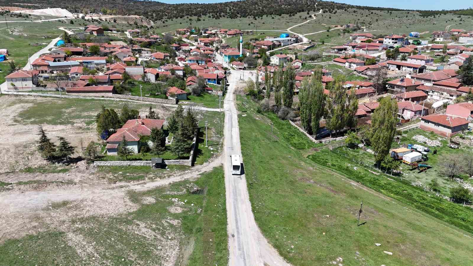 marketini-sirtina-sarip-koyleri-gezmeye-basladi-o-olmasa-ac-kaliriz