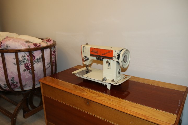 ozel-genc-kusaklara-gecmisini-unutturmamak-icin-evini-muzeye-cevirdi