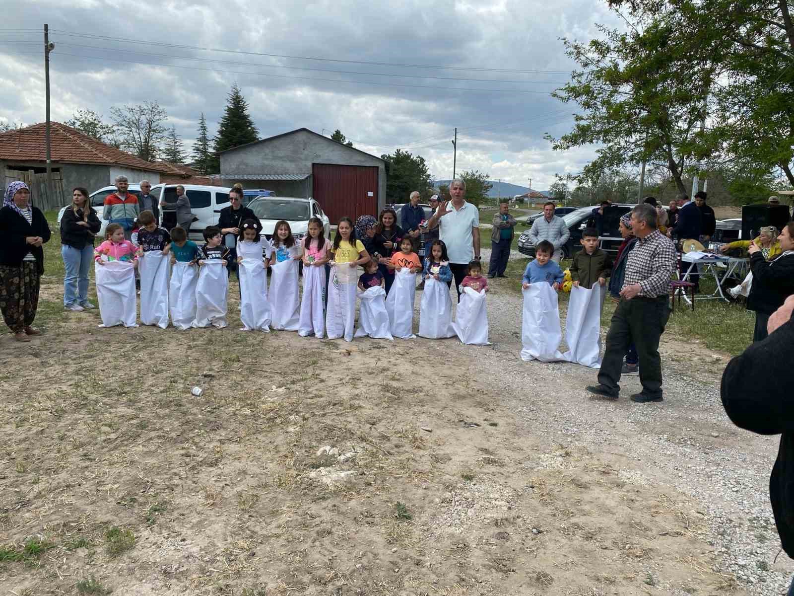 umraniye-koy-halki-bahar-senliginde-bulustu