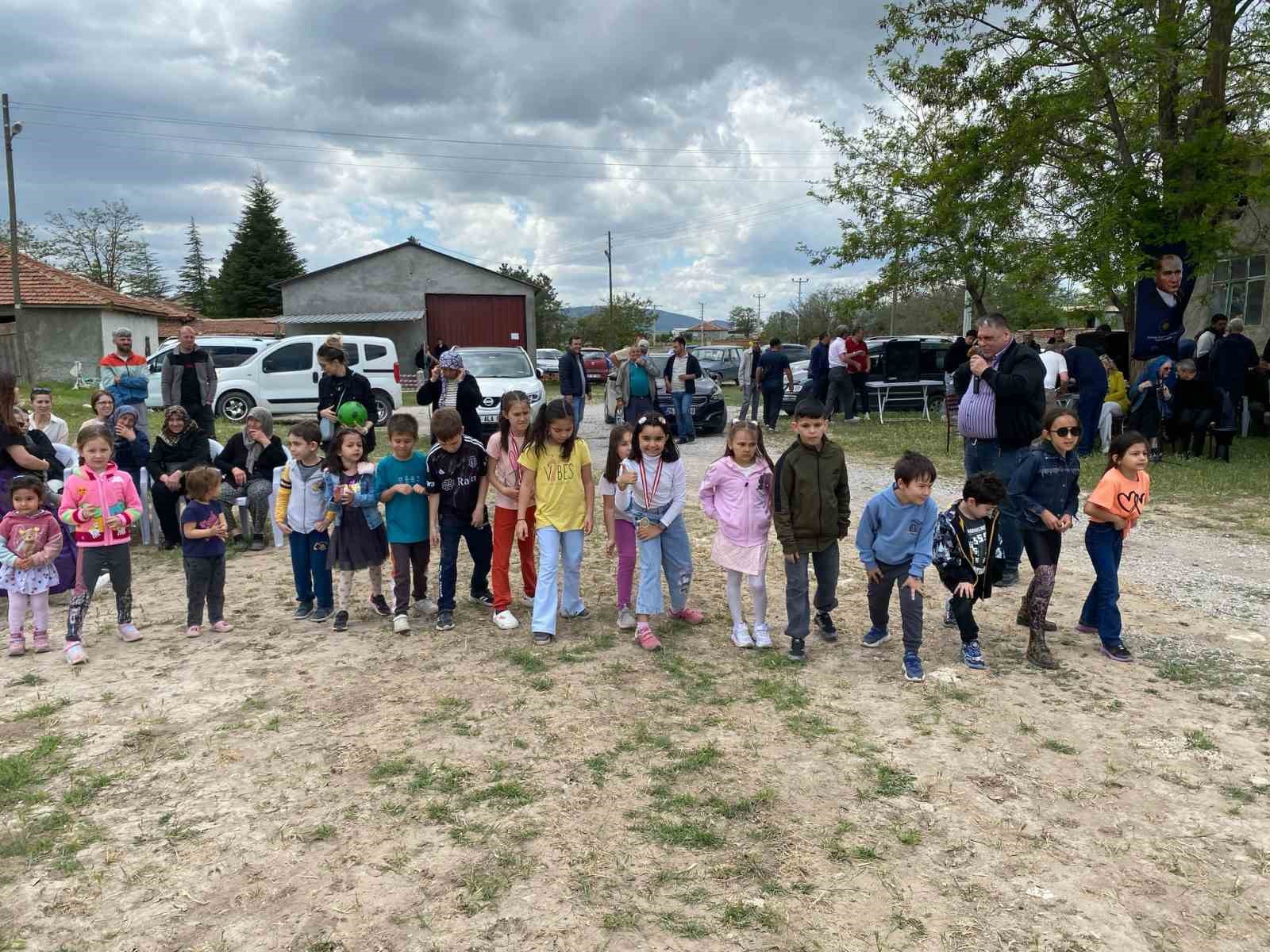 umraniye-koy-halki-bahar-senliginde-bulustu