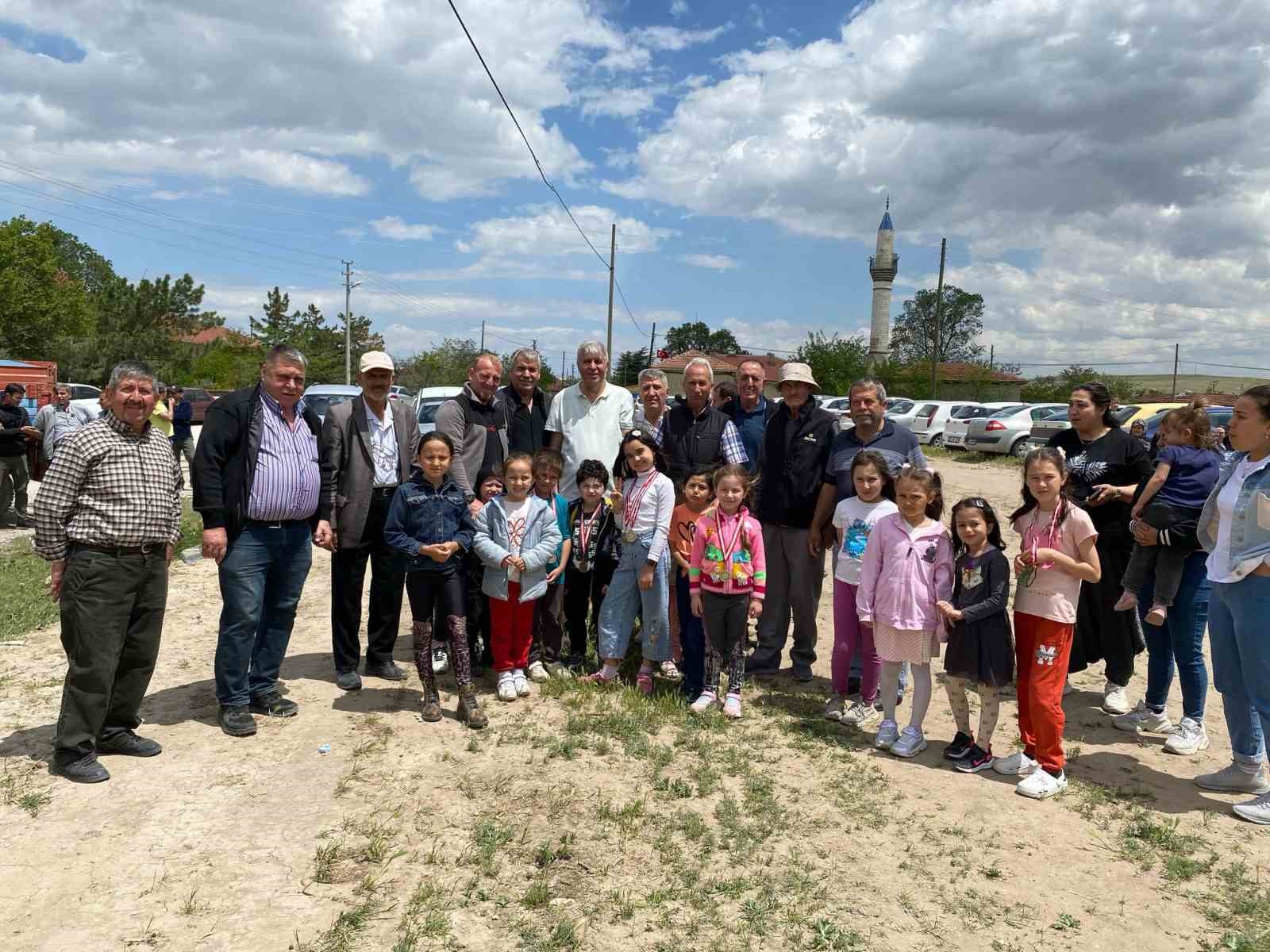 umraniye-koy-halki-bahar-senliginde-bulustu