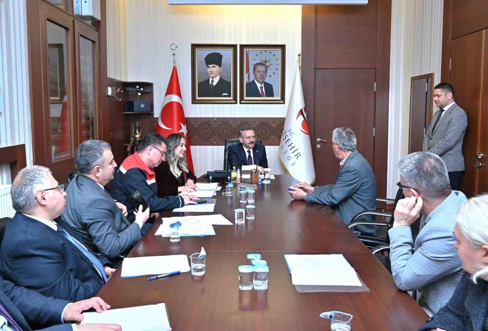 vali-aksoy-halk-gunu-toplantisinda-vatandaslarla-bulustu