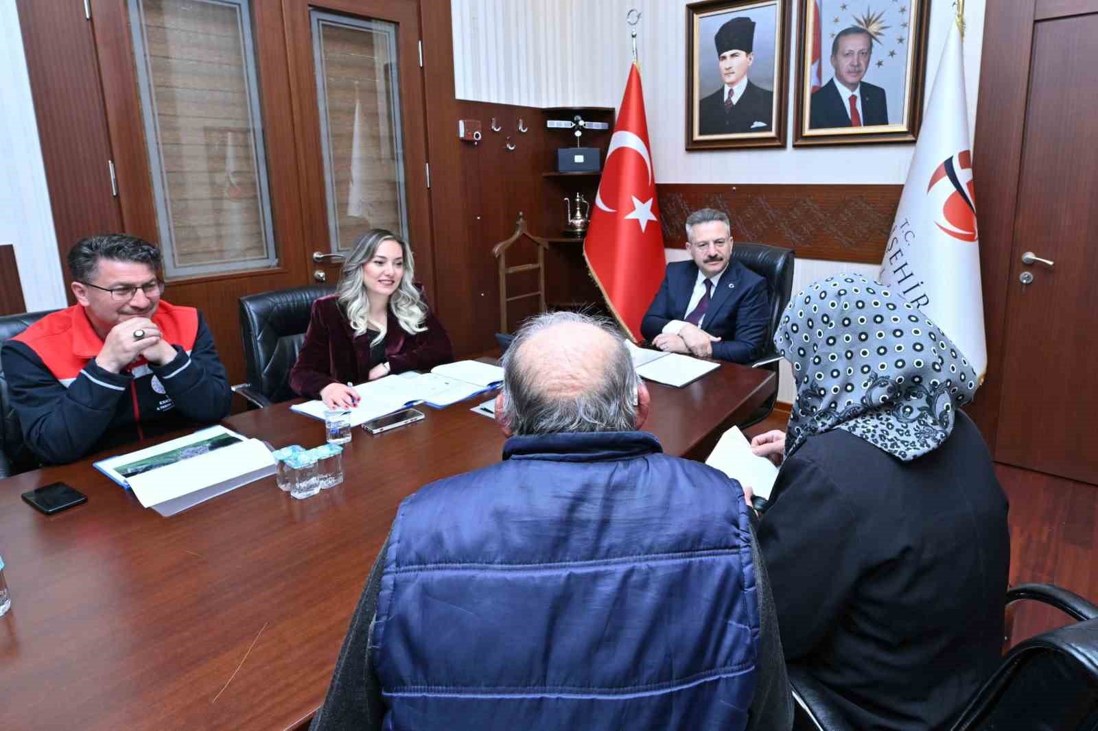 vali-aksoy-halk-gunu-toplantisinda-vatandaslarla-bulustu