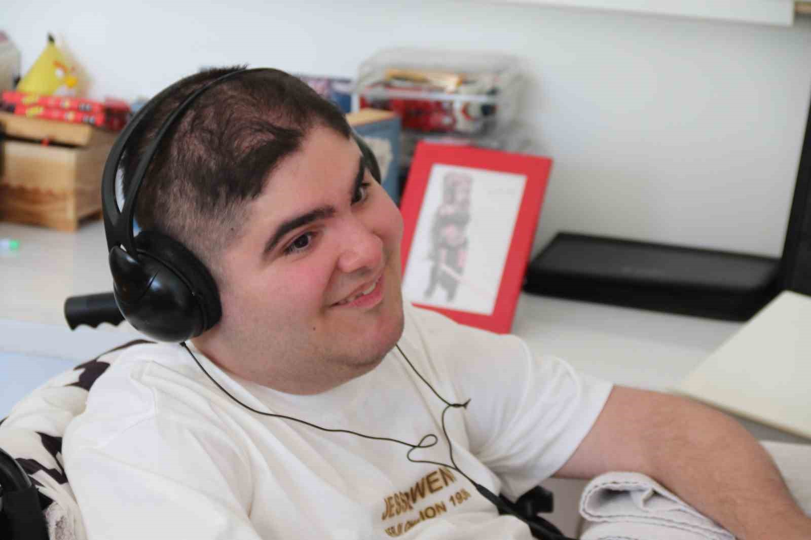 yalnizca-parmaklarini-kullanabilen-ikiz-kardesler-bin-parca-besteledi