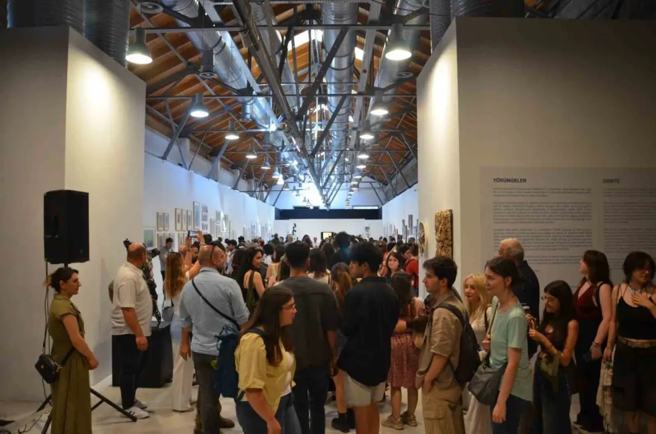 anadolu-universitesi-gsf-40-yilini-yorungeler-sergisiyle-kutladi