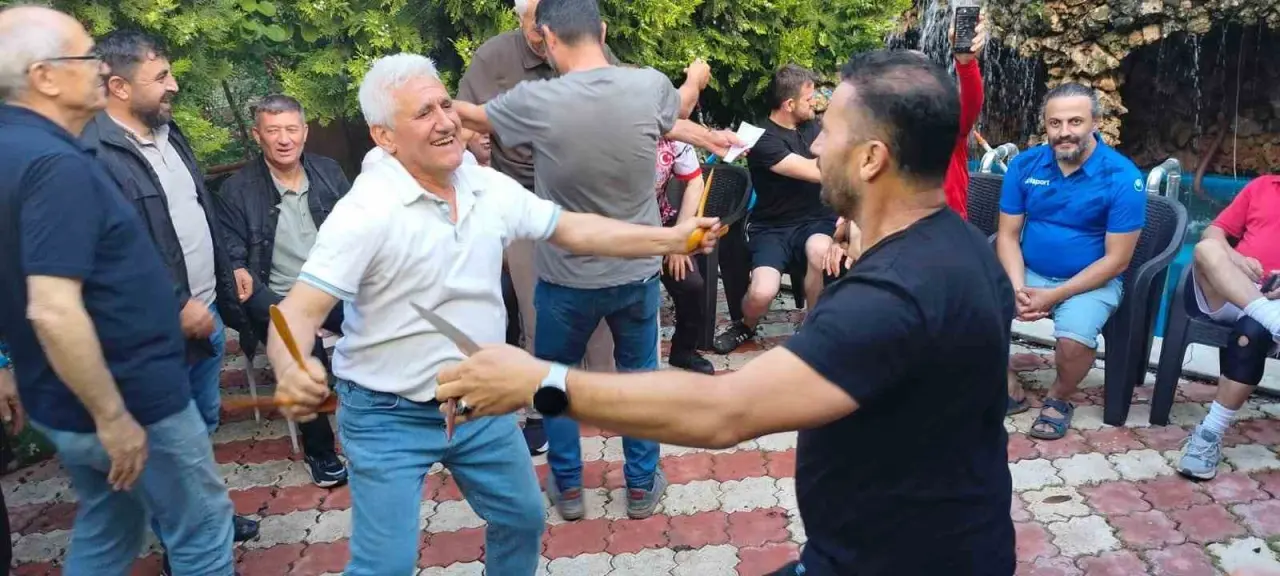 masterler-dernegi-uyeleri-dostluk-maci-sonrasi-gonullerince-eglendi