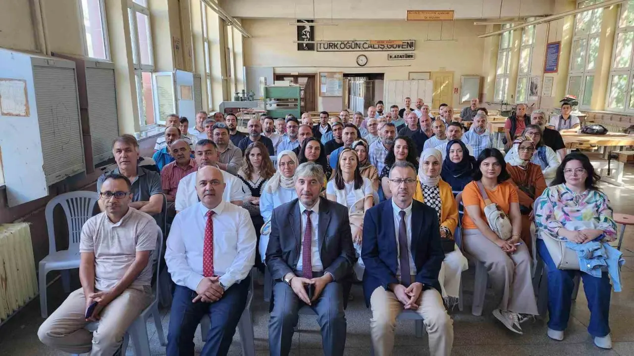 milli-egitim-bakani-yusuf-tekin-kutahyali-ogretmenlerle-canli-yayinda-bulustu