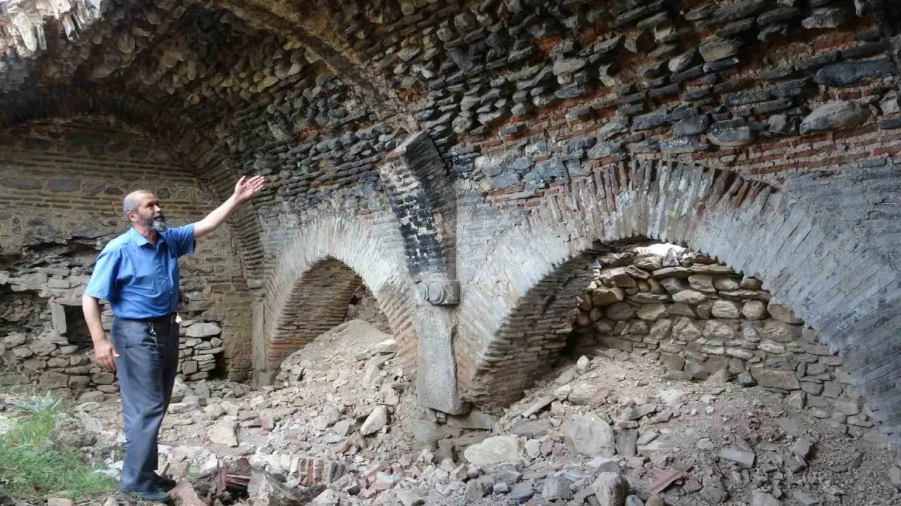 kutahyada-831-yillik-yenice-han-turizme-kazandirilmayi-bekliyor